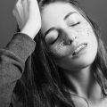 मॉनोक्रोमैटिक आई मेकअप: सिंगल कलर में कई लुक्स
