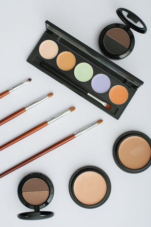 Essential Eye Makeup Tips for Contact Lens Wearers in India
