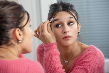 Sweat-Proof & Long-Lasting Eyeliner Application Guide – Step by Step for Indian Skin